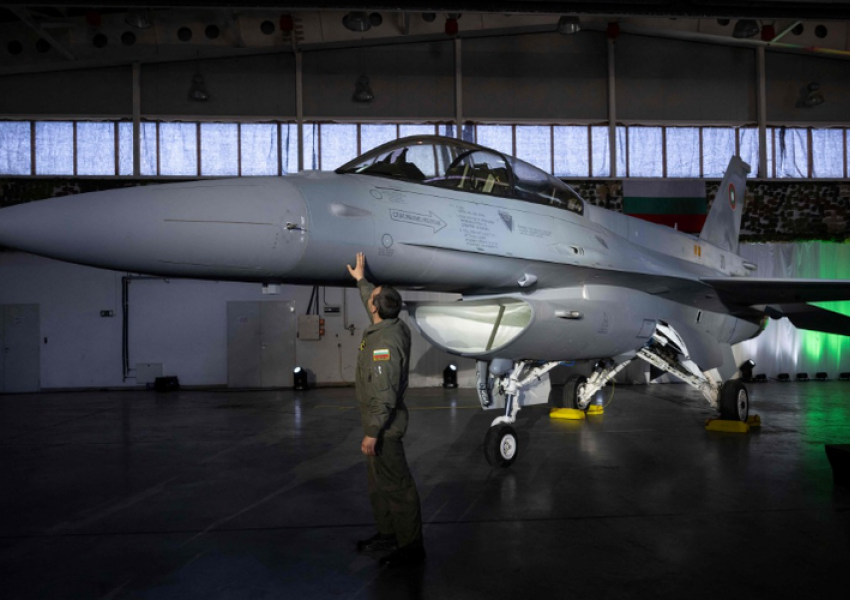 'Blindohet' Bullgaria, mbërrin avioni i parë amerikan F-16, 7 të tjerë deri në fund të vitit