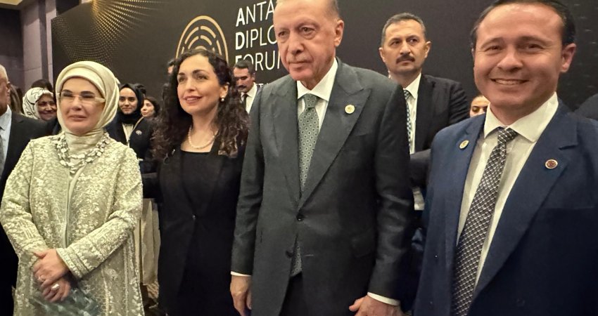 Osmani falënderon Erdoganin dhe gruan e tij: Kosova po e fuqizon pozitën e saj në arenën ndërkombëtare