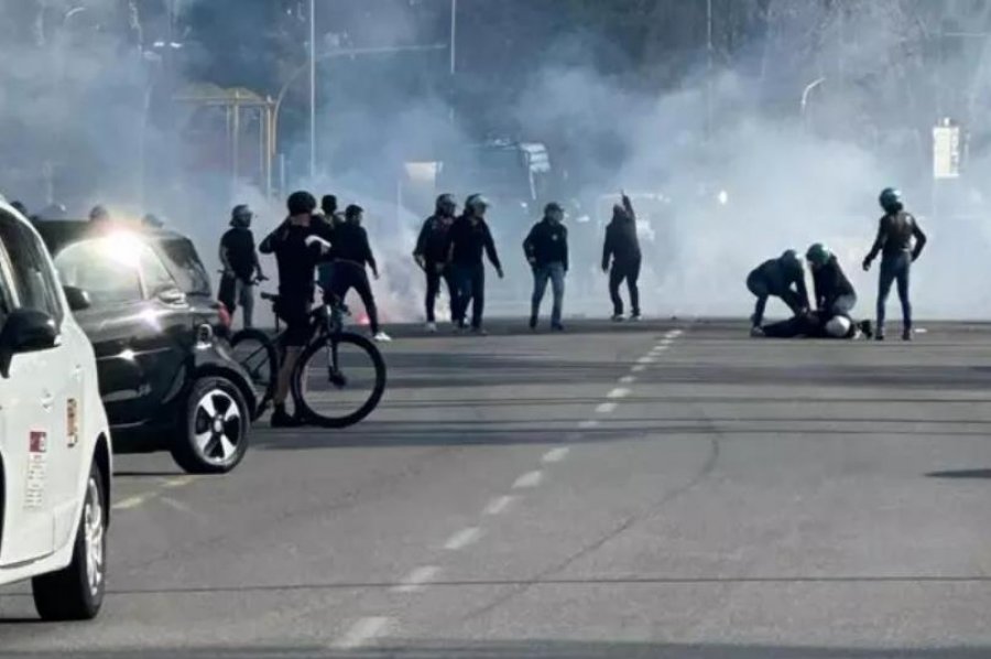 Tension në Romë para derbit, përplasje mes tifozëve, policia ndërhyn me ujë