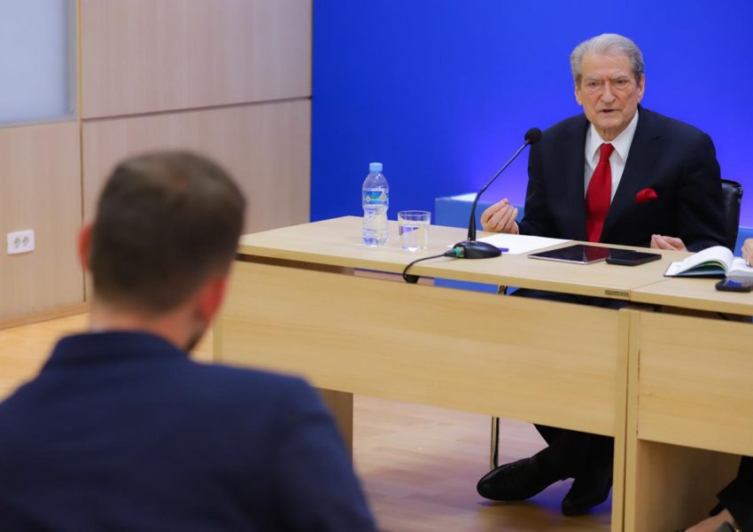 Berisha: Nuk e ndryshojmë ne Kushtetutën pse Dumani ka frikë nga puna e tij