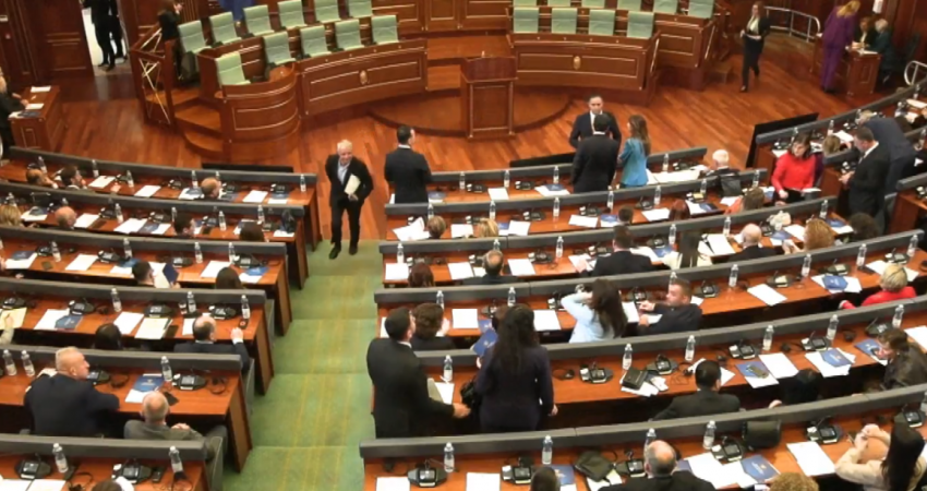PDK dhe LDK konfirmojnë se nuk do ta votojnë kryeparlamentarin: Nëse VV-ja e ka emrin, duhet t’i ketë edhe votat
