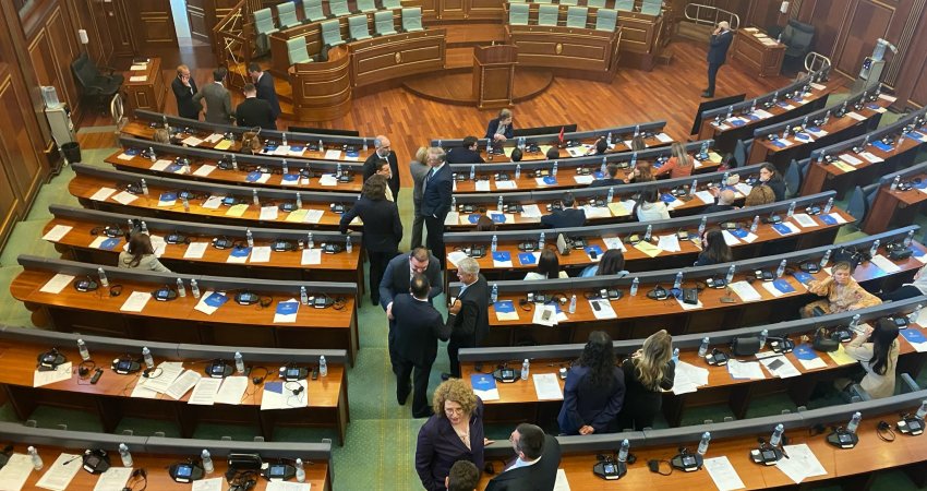 Dështon konstituimi i Kuvendit, ndërpritet seanca