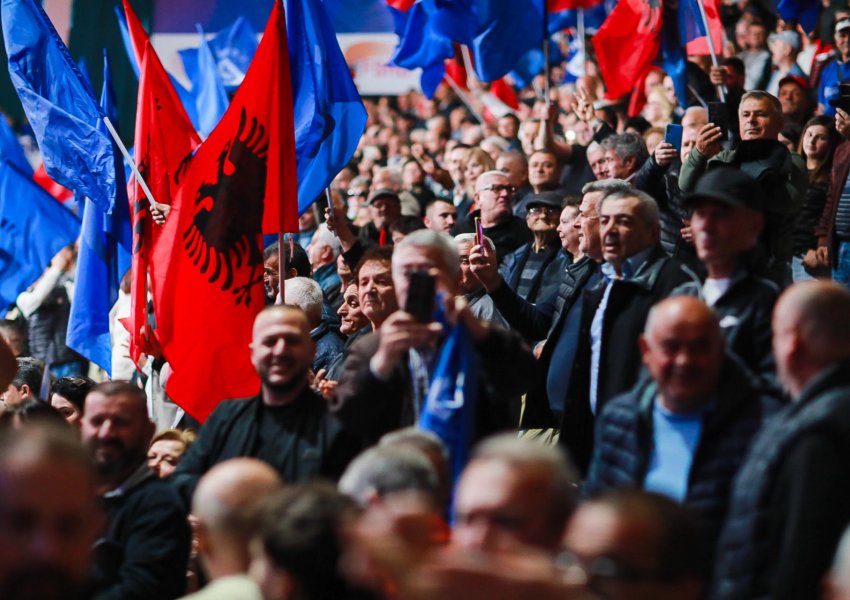 ‘Më 11 maj ndahemi nga regjimi i së keqes’/ Mesazhi i Berishës nga Vlora: E përzutë Ramën, s’guxoi të kandidojë më, fitoi morali juaj!