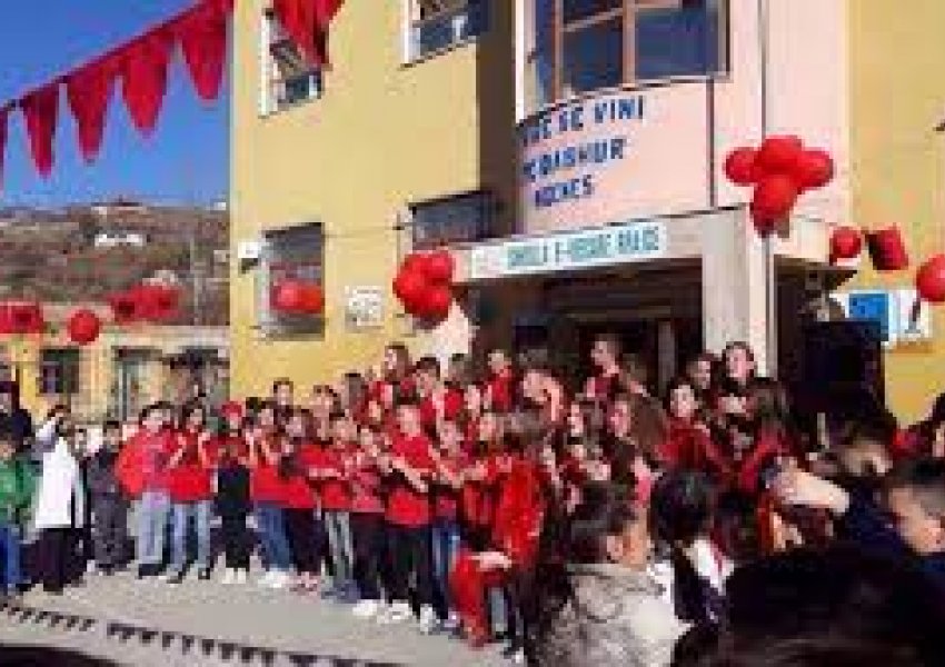 Tentoi të largohej nga Rinasi/ Policia prangos mësuesin ‘maniak', dyshohet se ngacmonte seksualisht dy nxënëse