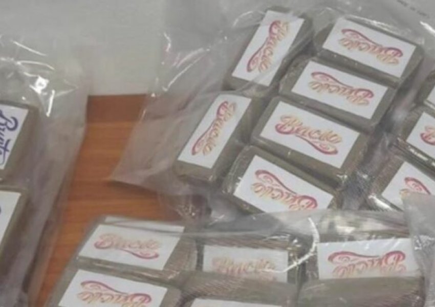 E tradhton sjellja me policët dhe i zbulojnë 22 kg marijuanë, arrestohet shqiptari në Itali
