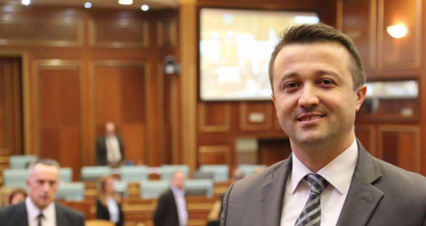 Veton Berisha konfirmon votën e tij: “Deri te Kryeparlamentari këtu jam, pastaj…”