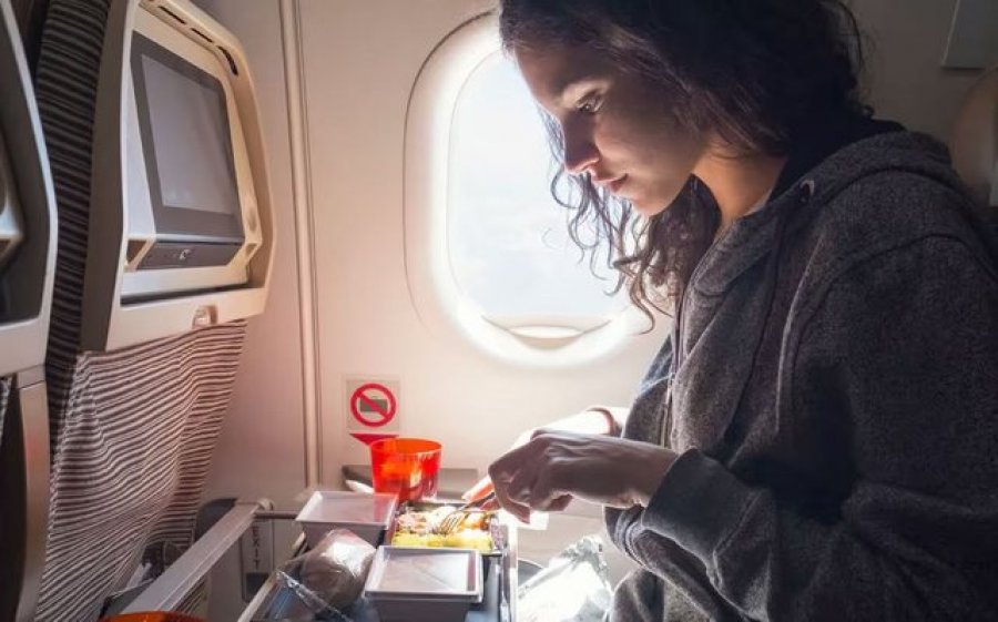 Po, ushqimet dhe pijet kanë shije të ndryshme në aeroplan dhe ka një arsye