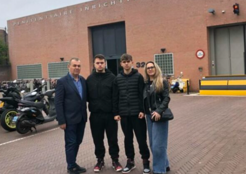 Vëllai i Rexhep Selimit viziton ish-komandantin e UÇK-së në Hagë