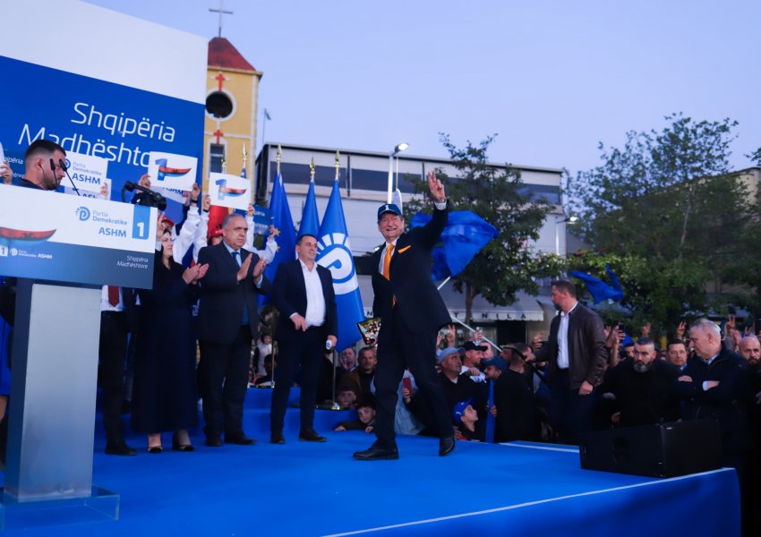 Berisha shfaqet me kapelen me numrin 1: Si do i rrisim pagat dhe pensionet? Paratë që marrim nga qytetarët, do ua kthejmë atyre