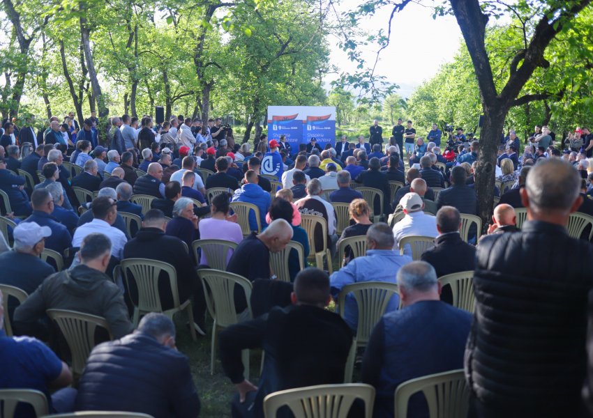 Berisha me fermerët: Politika që ndoqi qeveria Rama ishte shkatërrimtare, hapi kufijtë për prodhimet serbe