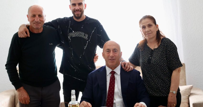 Haradinaj viziton një familje në Klinë për Pashkë: Shqiptarët kanë kremtuar gjithmonë së bashku, festofshim të bashkuar gjithmonë