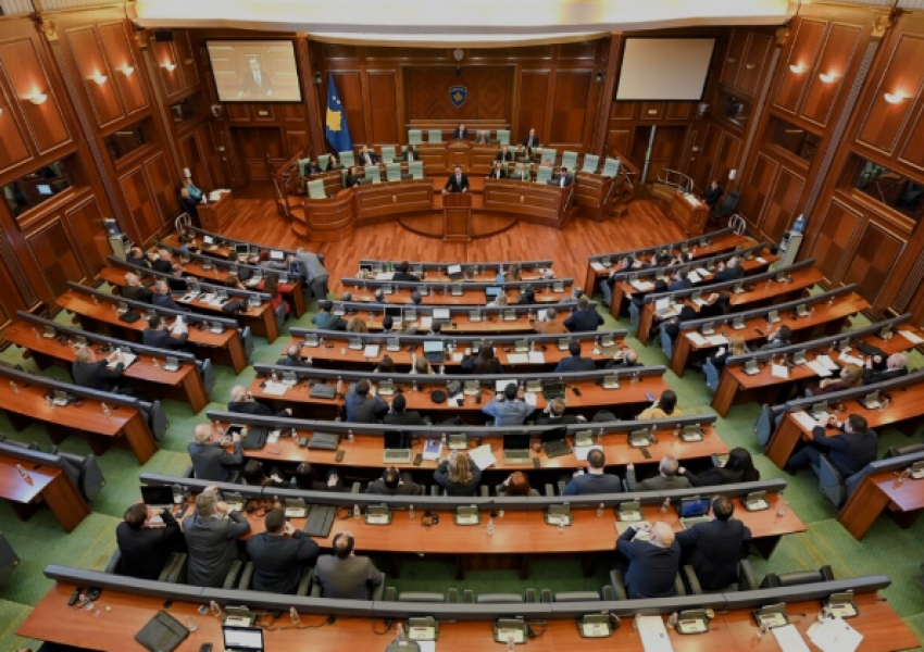 Tentimi i katërt, çfarë e pret Kuvendin e Kosovës të hënën?