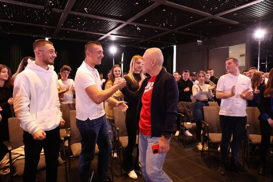 'Dimri demografik'/ Meta thirrje të rinjve: Jeni - Syri | Lajmi i fundit