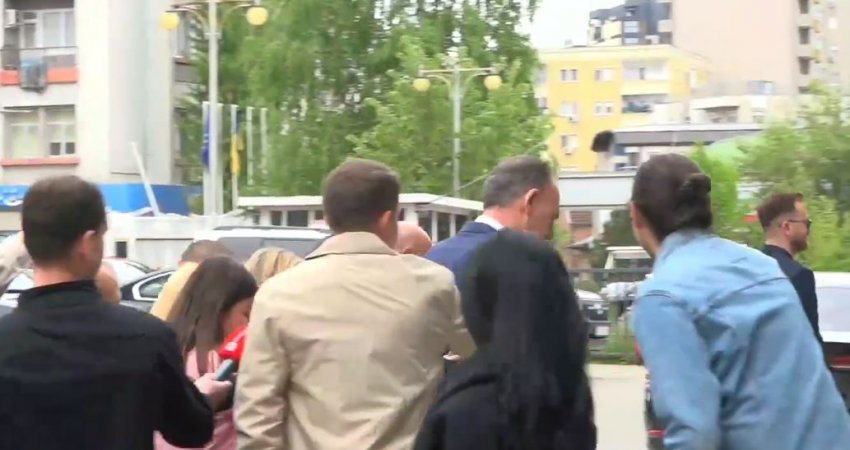 Seanca e shtatë konstituive, Limaj nuk deklarohet për media   