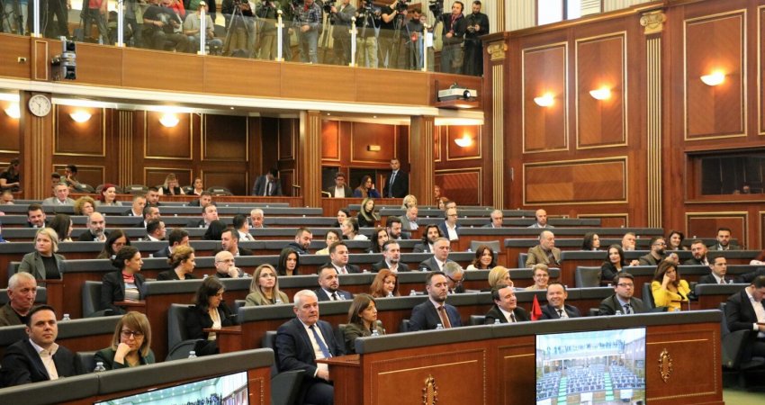 Kurti nga zyrat e Postës në Leposaviq: Nashta me ua çu ka një letër partive opozitare “votone Albulenën”