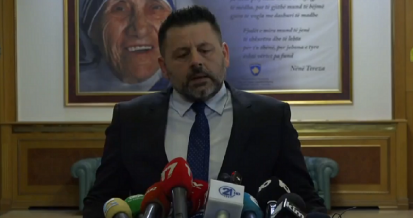 Berisha propozon shesh me emrin “Trump” në Prishtinë pas dështimit të seancës