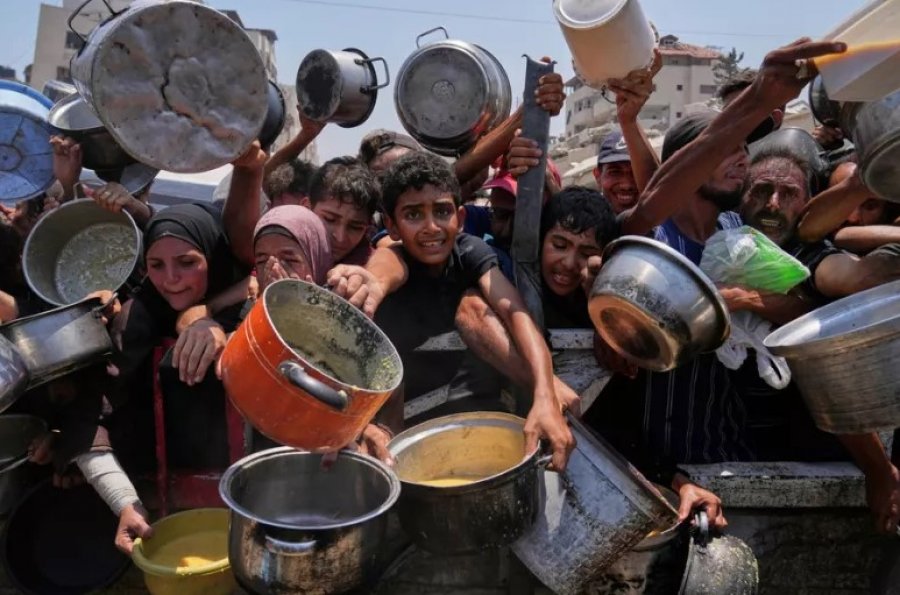 Franca dërgon 40 ton ndihma humanitare në Gaza