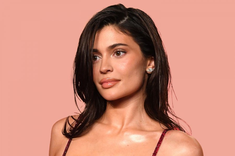 Kylie Jenner pozon joshëse dhe ndan të vërtetën pas operacionit të gjoksit