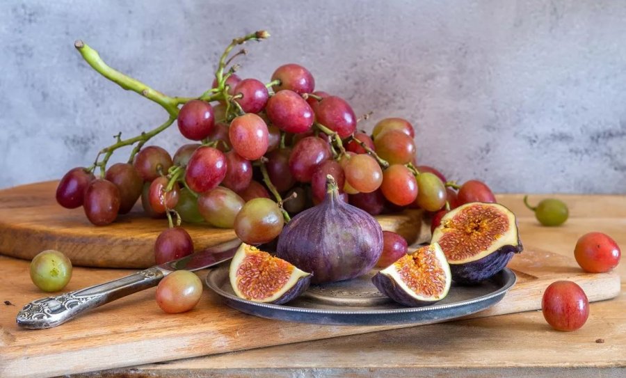 Cilësohen si frutat më të mira të stinës, por a u lejohet diabetikëve të hanë rrush dhe fiq?