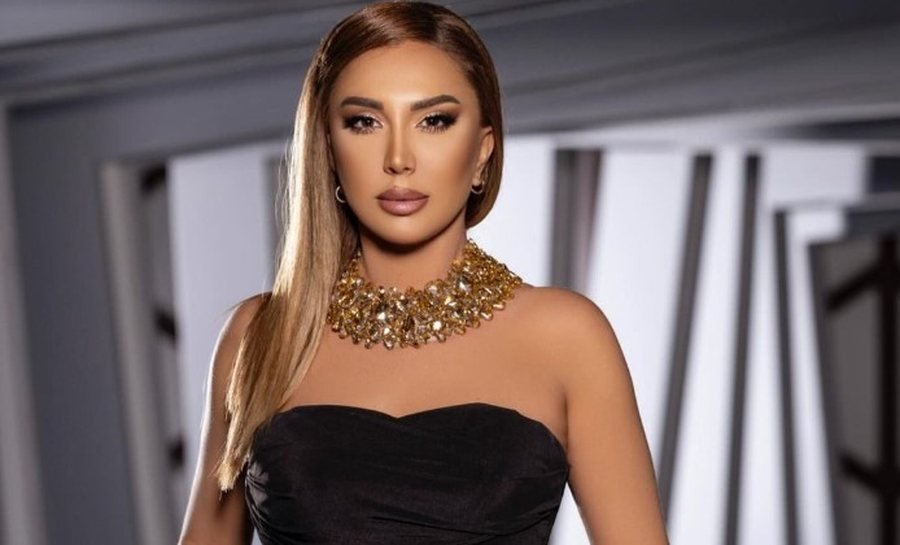 Teuta Selimi magjeps me elegancë mes trëndafilave në mbrëmjen e sotme