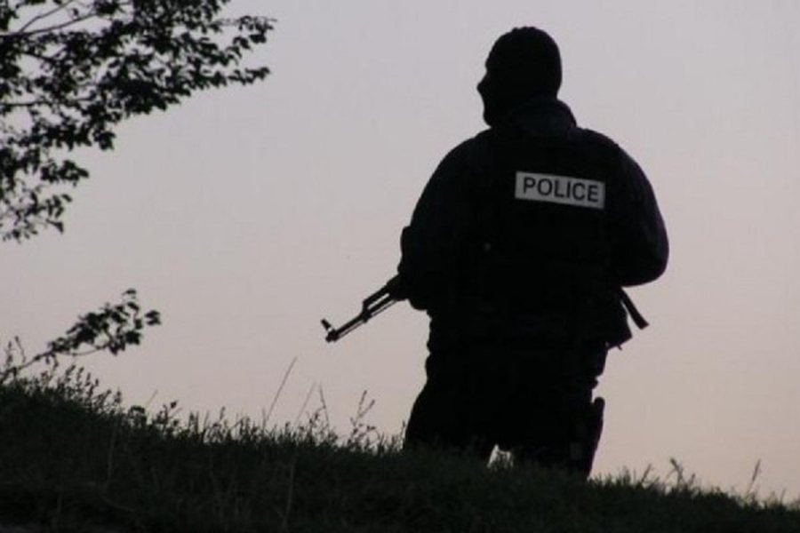 Kaluan kufirin ilegalisht në Gjilan, arrestohen dy serbë