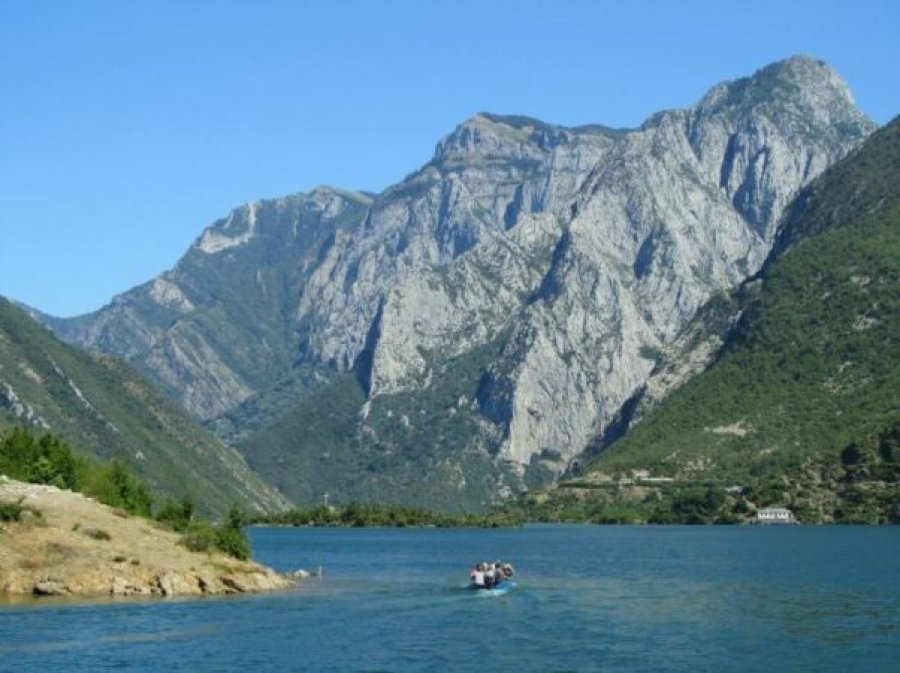 U rrëzuan në zonën malore të Qerretit, gjenden dy turistet holandeze