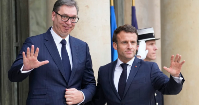 Macron bisedon me Vuçiqin, flasin edhe për dialogun Kosovë-Serbi