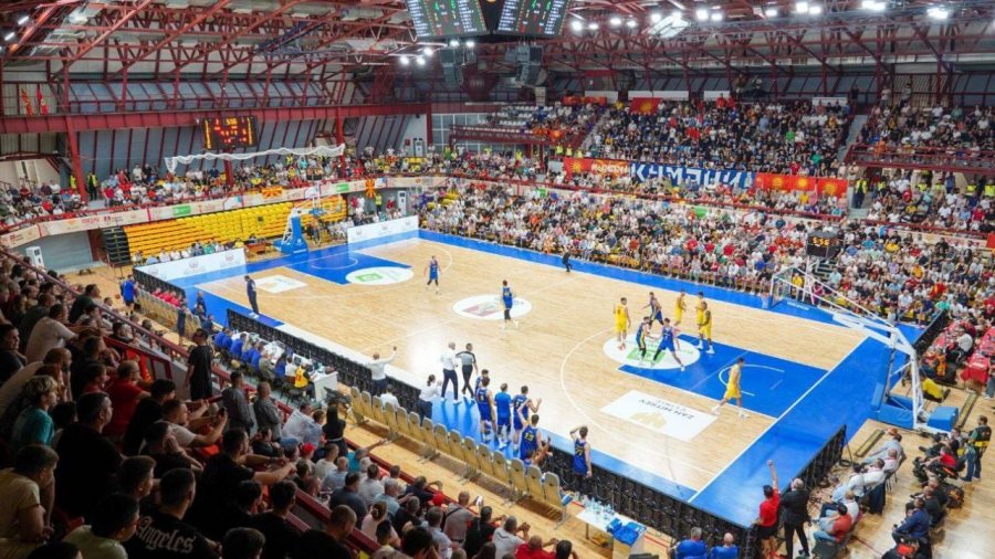 Skandal në Kumanovë, thirrje raciste kundër shqiptarëve njollosin ndeshjen e basketbollit