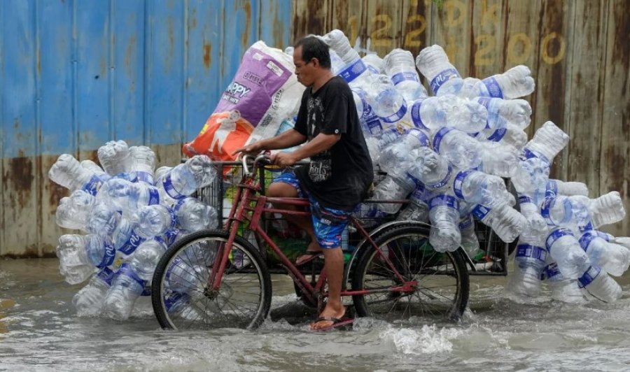 Bisedimet për Traktatin Global të Plastikës rifillojnë në Gjenevë mes thirrjeve për të ndalur lobistët e industrisë