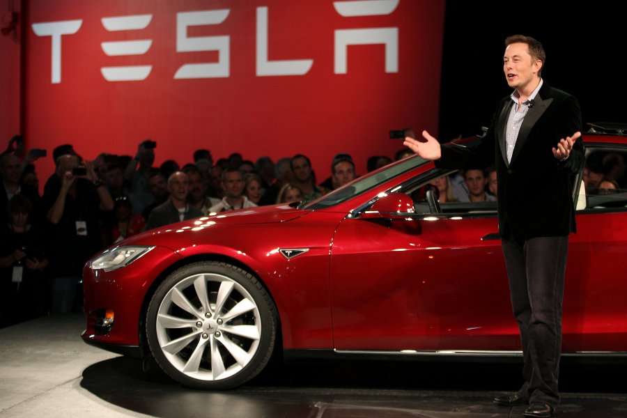 Tesla shpërblen Musk me 29 miliardë dollarë