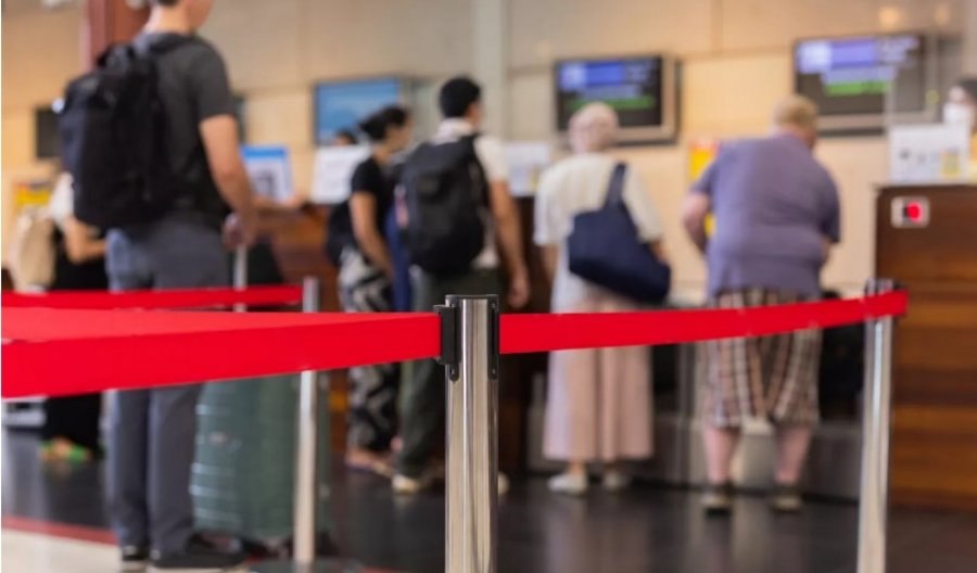 Udhëtarët në Evropë përfitojnë rregulla të reja rimbursimi për fluturimet e anuluara nga platformat online