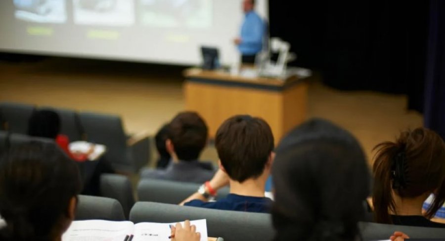 Raport alarmues: Studentët kinezë nën presion për të spiunuar në universitetet britanike