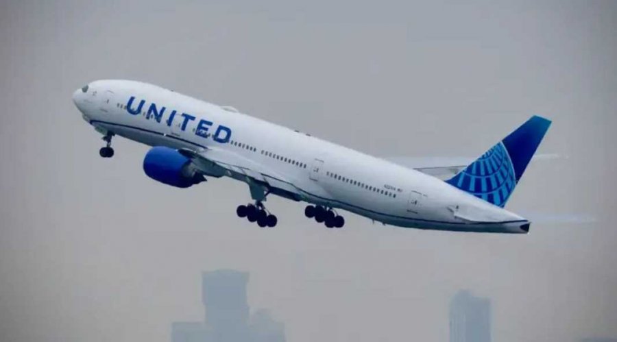 Ankth mbi Uashington, piloti shpall emergjencën pas defektit në motorin e avionit