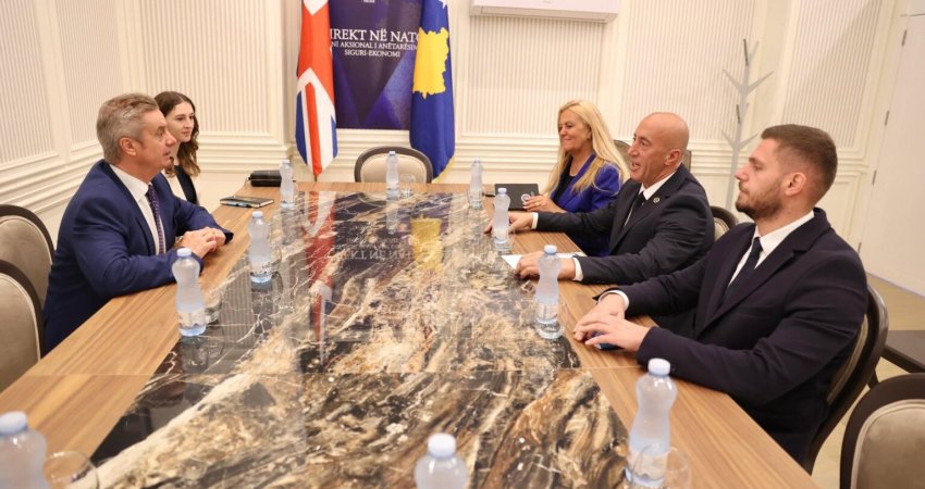 Haradinaj takon ambasadorin britanik: Kosova duhet t’i kthehet funksionimit institucional, tejkalimi i bllokadës është nevojë urgjente
