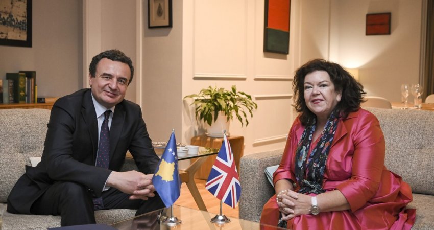 Emisarja e Britanisë telefonon Kurtin, e shqetësuar për “tensionet e fundit” në veri: Do të flasë edhe me Vuçiqin