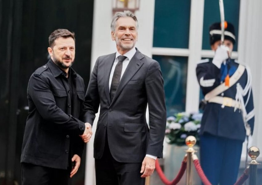 Holanda bëhet vendi i parë i NATO-s që furnizon Ukrainën me armë amerikane përmes iniciativës së re të aleancës