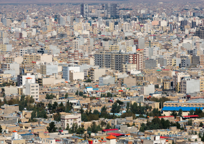 Irani mbyll shërbimet publike për shkak të të nxehtit/ Rezervat në depozitat e ujit në nivele jashtëzakonisht të ulëta