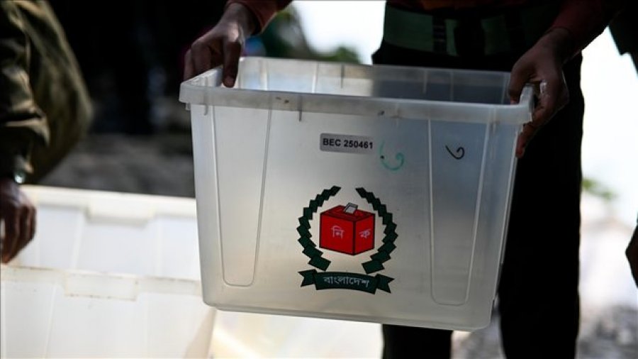 Bangladeshi shpall zgjedhjet e para që pas rrëzimit të ish-kryeministres: Të gjithë do të votojmë