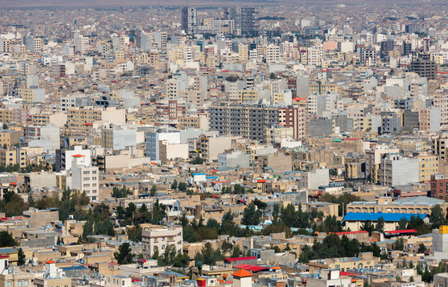 Irani mbyll shërbimet publike për shkak të të nxehtit/ Rezervat në depozitat e ujit në nivele jashtëzakonisht të ulëta