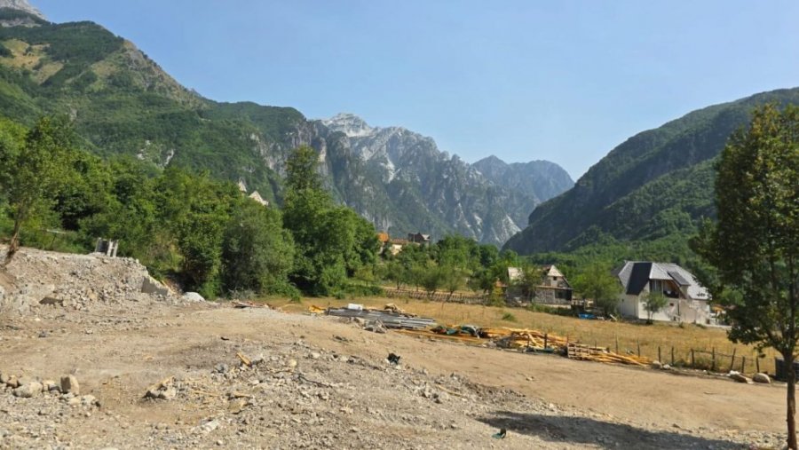 'Na shkatërruan jetën, jo vetëm ndërtesat'/ Shembja e kabinave për turistët lë pas zemërimin në Theth