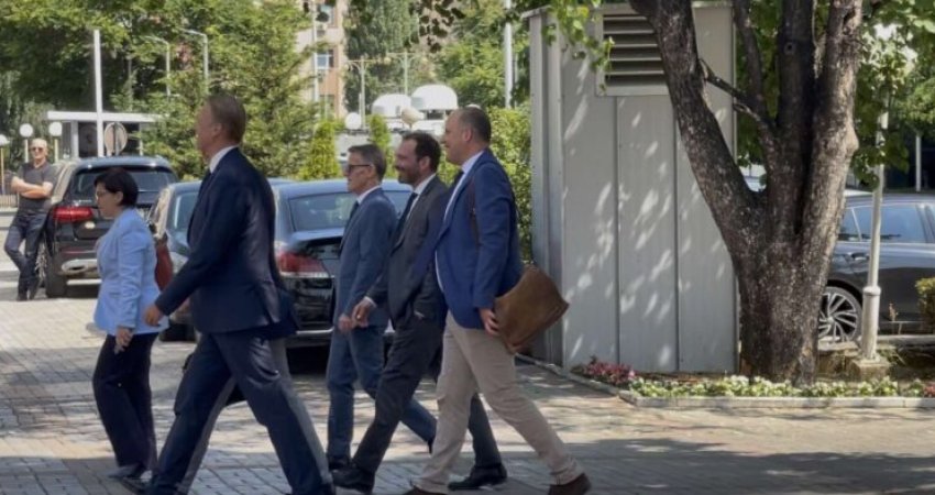 Sorensen përfundon takimin me Osmanin, takohet me Kurtin