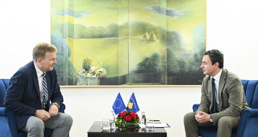 Kurti priti në takim emisarin e BE-së për dialog, flasin për rrugën drejt zbatimit të plotë të Marrëveshjes së Brukselit dhe Aneksit të Ohrit