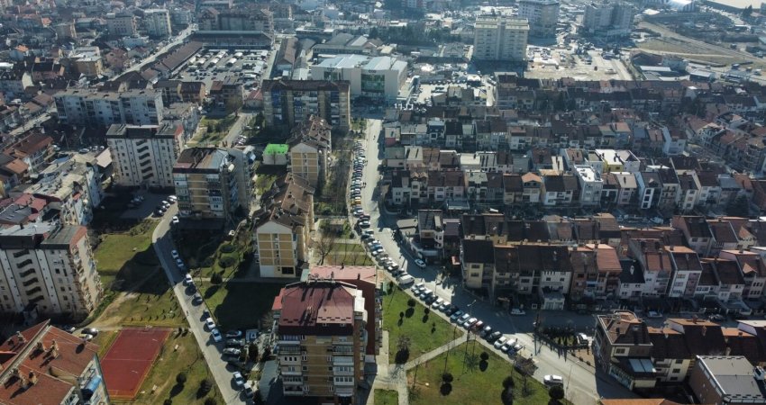 E bllokuan rrugën për shkak të dasmës, policia gjobit me 300 euro dasmorët