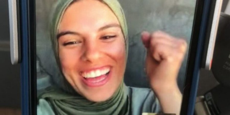 Një buzëqeshje në errësirë: Fati tragjik i Fatma Hassouna, gazetarja që u shënjestrua në mes të luftës në Gaza