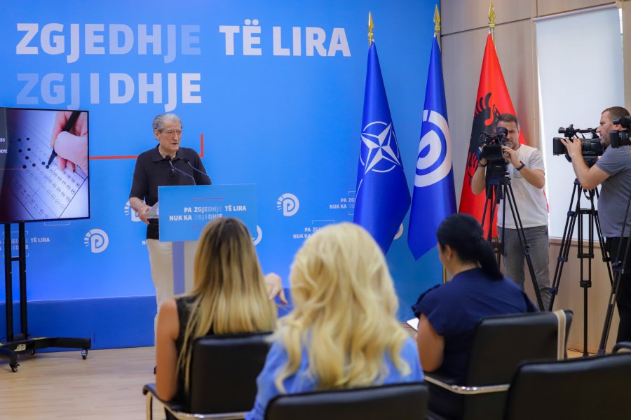 Berisha: Shqiptarët dhe opozita do të krijojnë një qeveri që do të përgatisë zgjedhjet për të ndaluar ndikimin e njëanshëm tek zgjedhësit