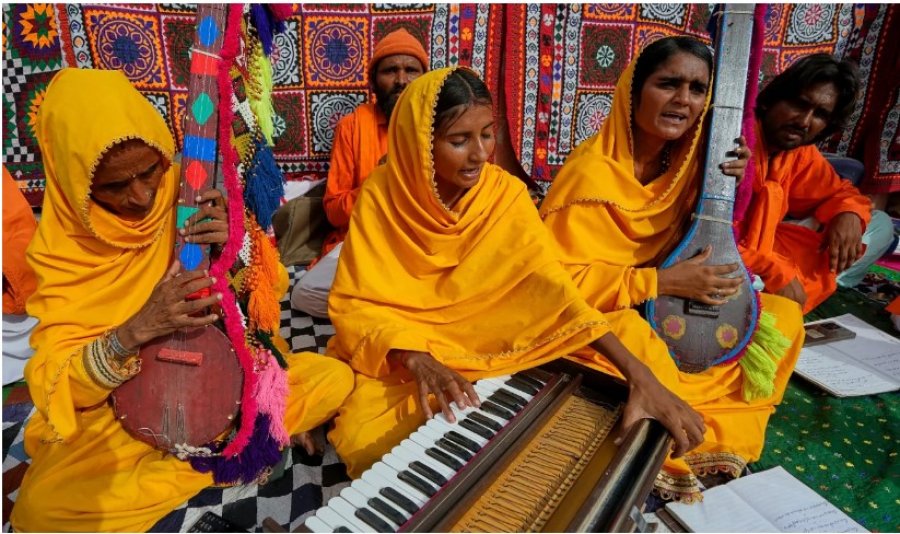 'Kjo nuk është këngë, është revolucion': Gratë në Pakistan përdorin muzikën për të luftuar krizën klimatike