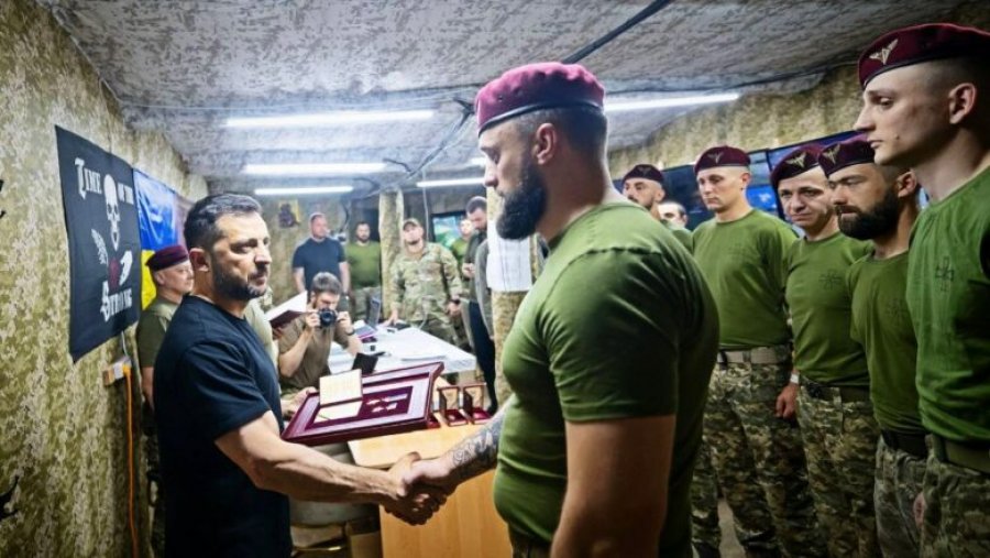 Zelensky takon forcat ukrainase në rajonin kufitar me Rusinë, përmend operacionin në Kursk