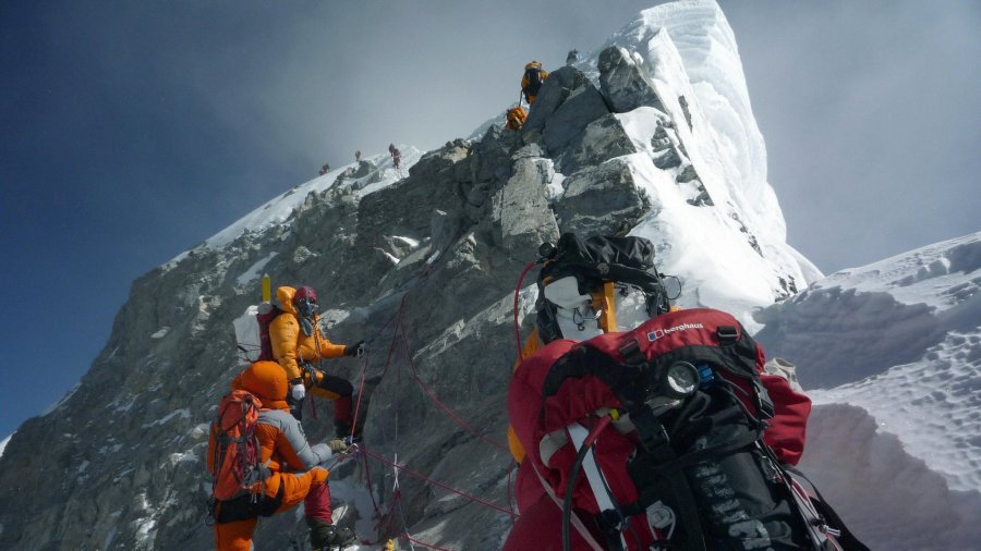 Nepali ofron ngjitje falas në 97 maja për të ulur turizmin masiv në Everest