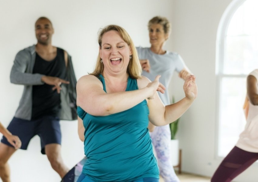 Zumba, përfitimet e fitness-it latin që i bën mirë trupit dhe shpirtit