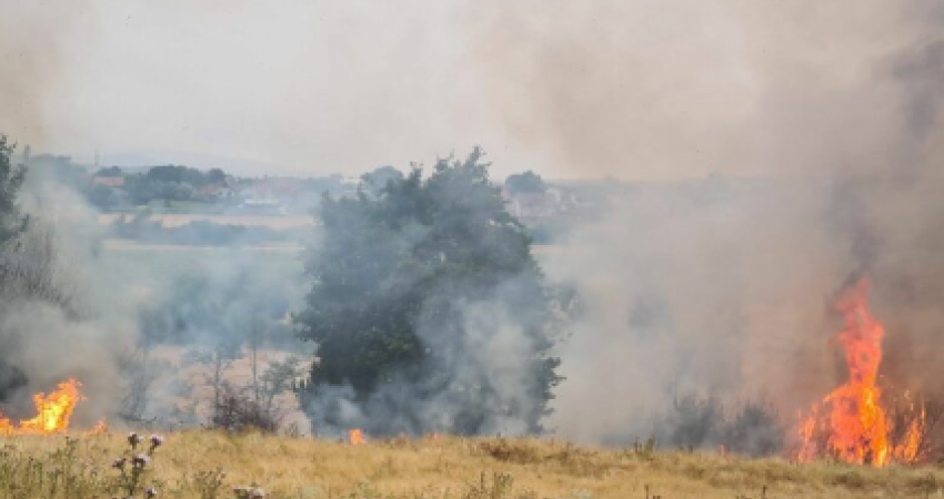 23 vatra zjarri të regjistruara sot në Kosovë, 11 ende aktive
